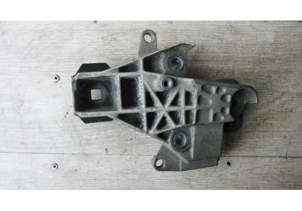 Кронштейн двигуна правий Renault 1.9 d, 7700415098